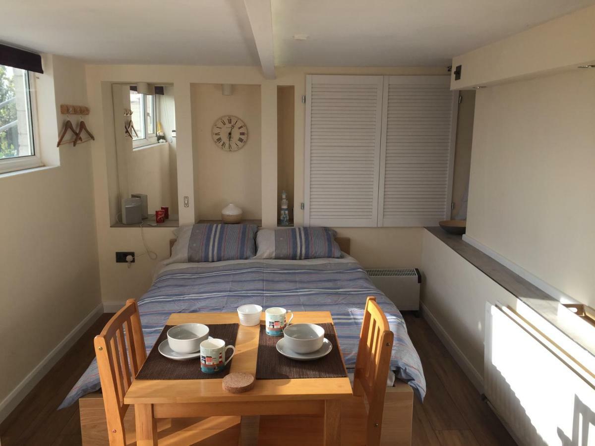 Self-Contained Small Apt. Уэймут Экстерьер фото