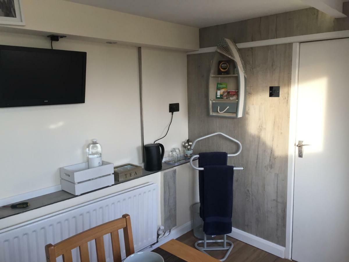 Self-Contained Small Apt. Уэймут Экстерьер фото